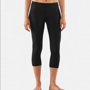 Under Armour Cropped Leggings in Black - Size Small*